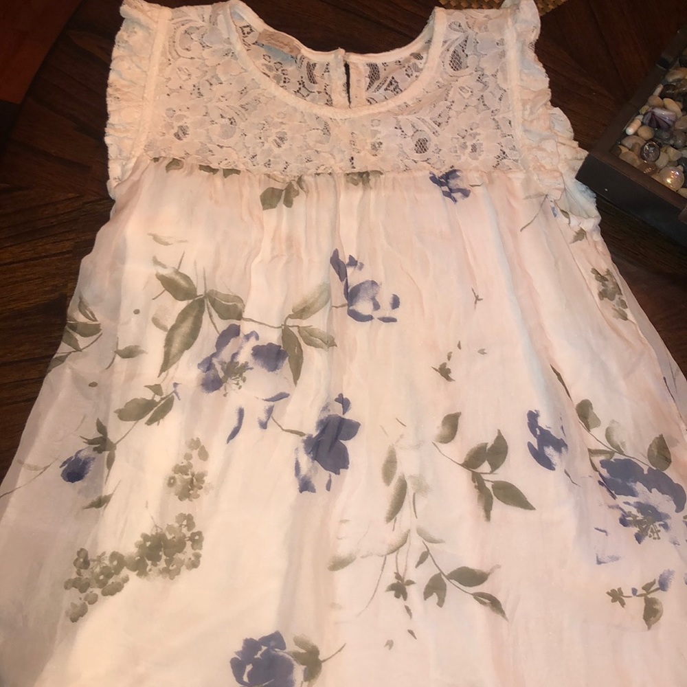 It’s a gorgeous blouse !